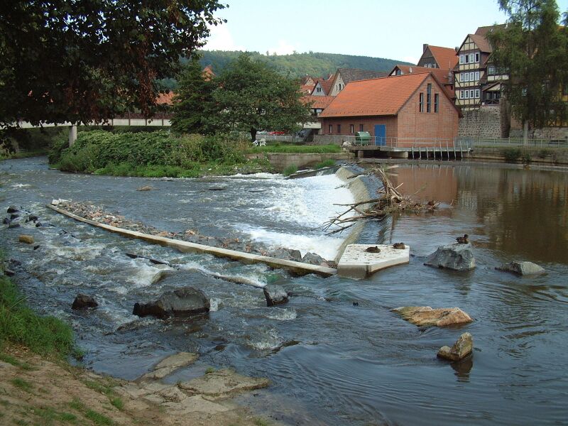 Datei:1600px-Streichwehr Werra.jpg